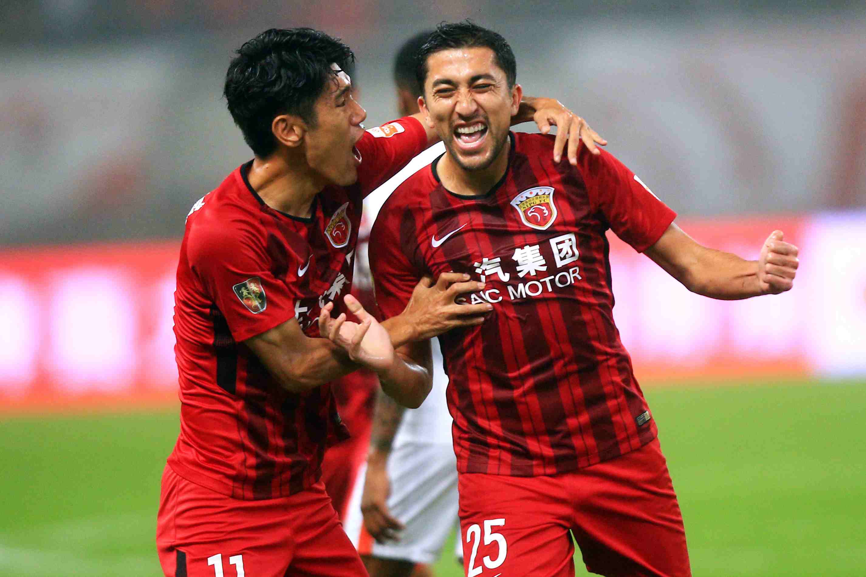 武汉三镇快速反击极具威胁（武汉三镇反击迅猛，威胁十足）