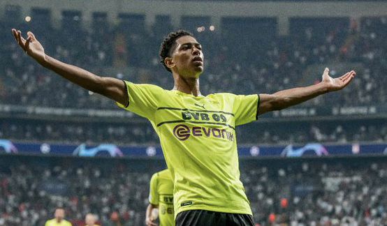 懂球帝12周年120大瞬间决赛：梅西捧大力神杯PK武磊绝平巴萨（懂球帝12周年120大瞬间终极对决：梅西高举大力神杯对阵武磊绝平巴萨）